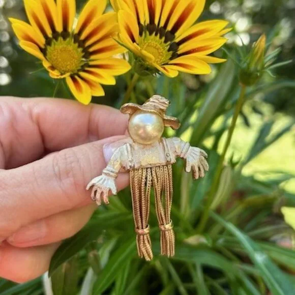 EMMONS Scarecrow Gold Faux Pearl BROOCH - Picture 5 of 8
